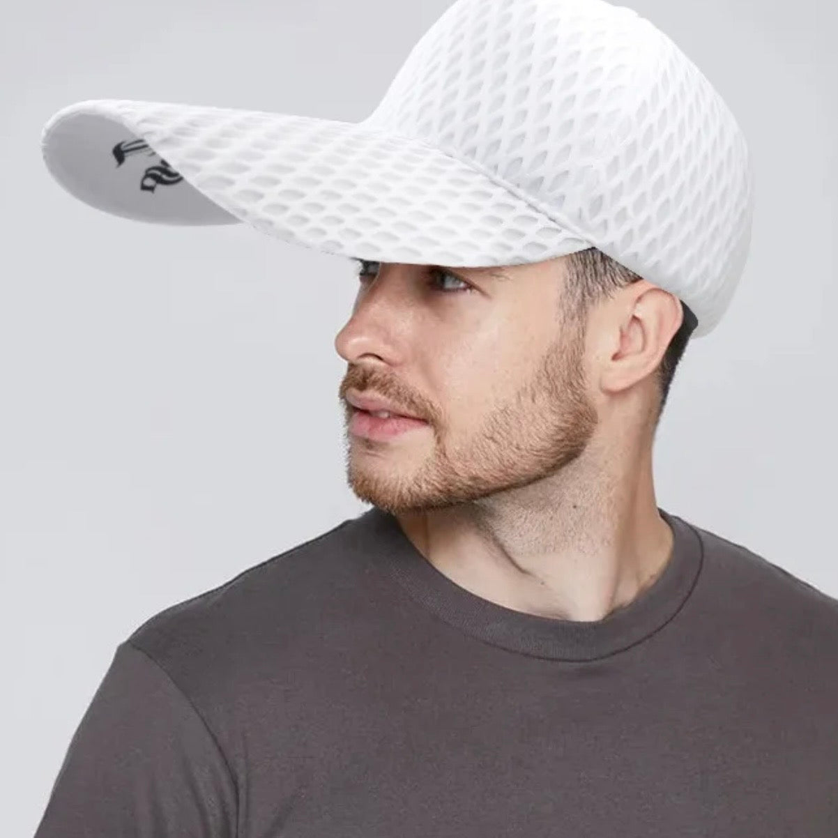 CAPPELLO BECCO OVERSIZE